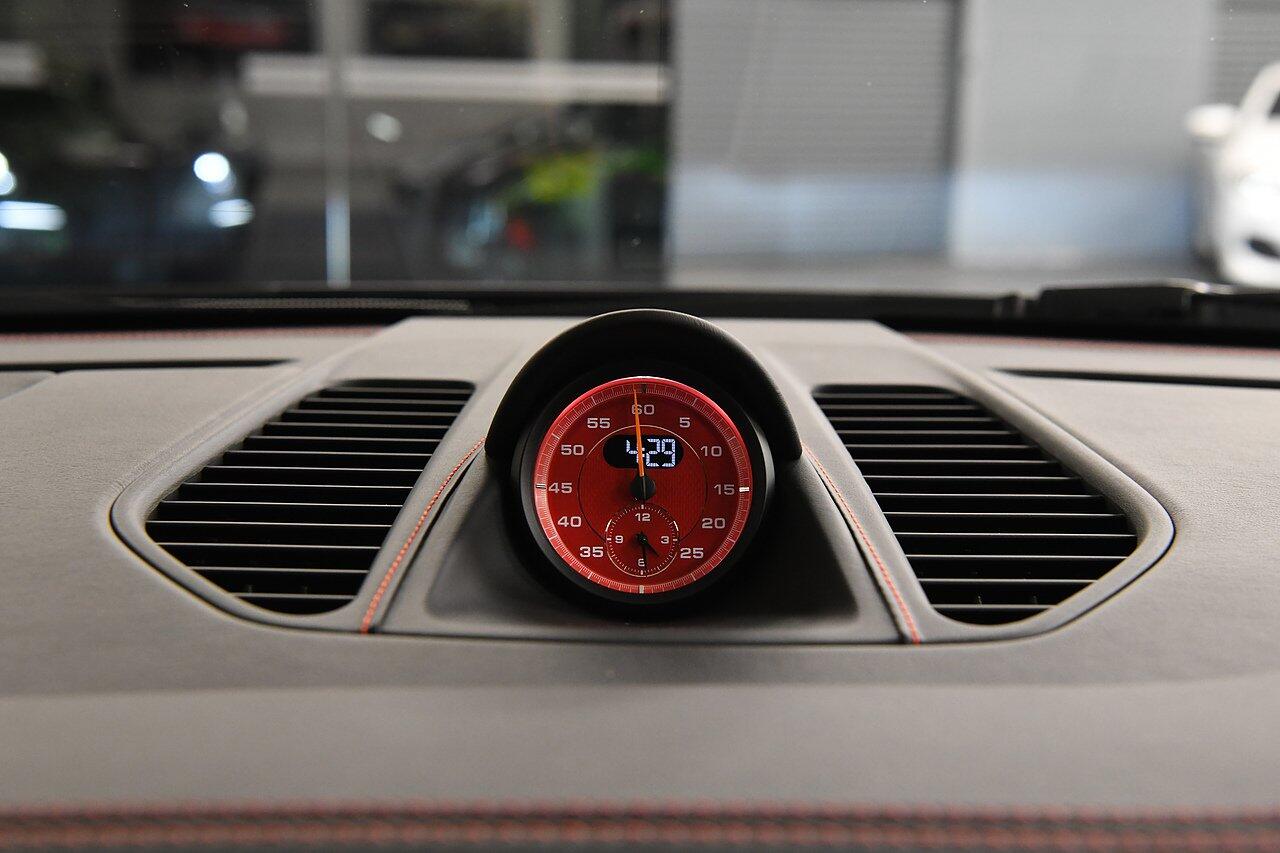 Porsche 911 view 25