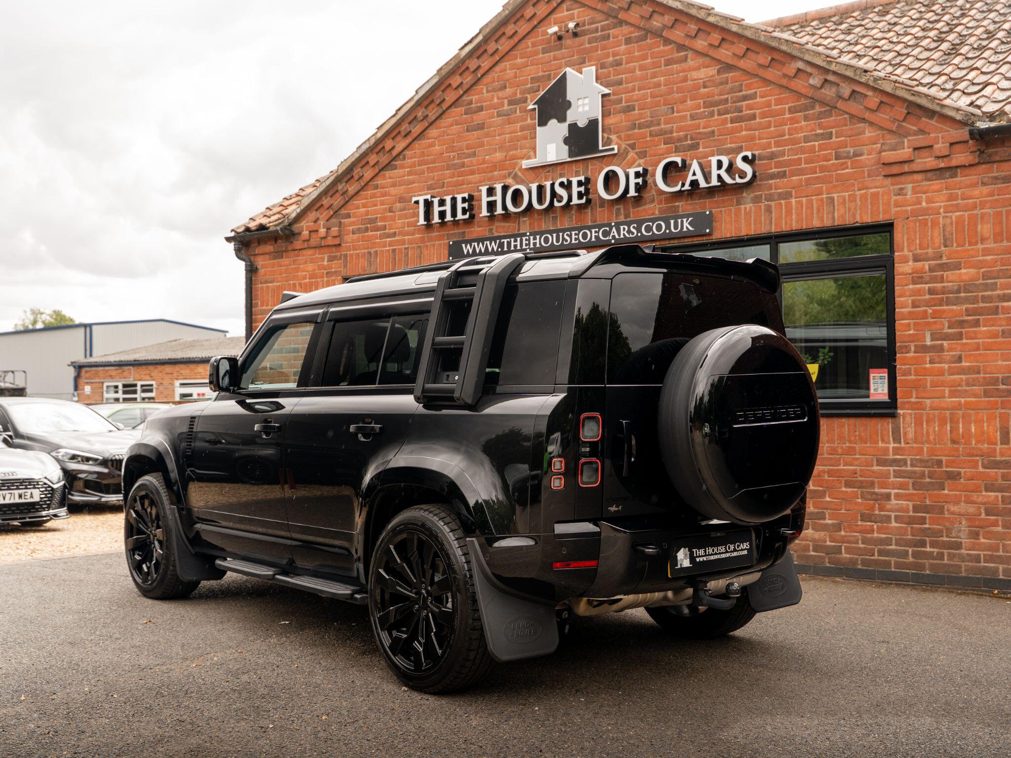 Land Rover Defender 110 view 10