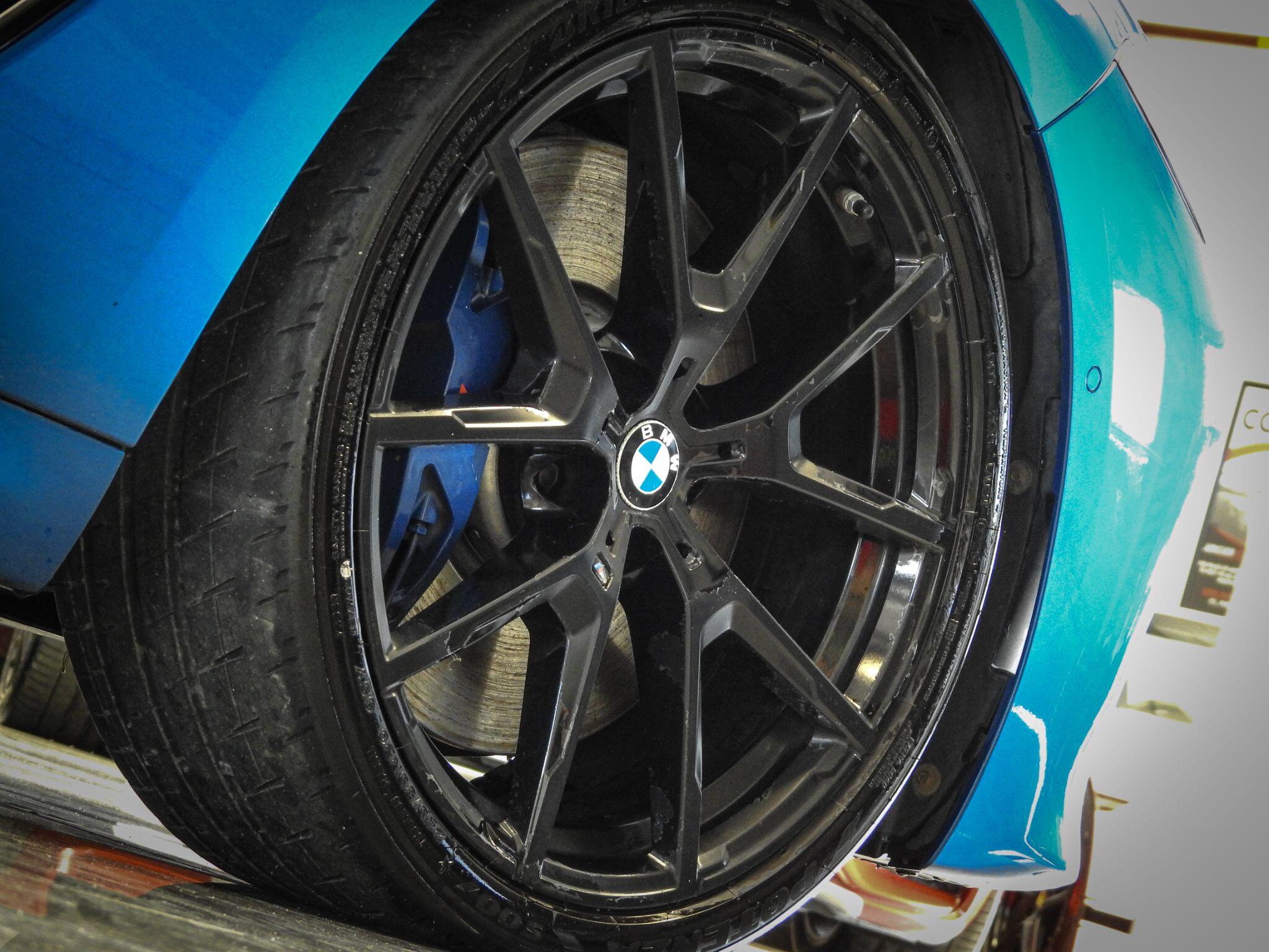 BMW 8 Series view 25