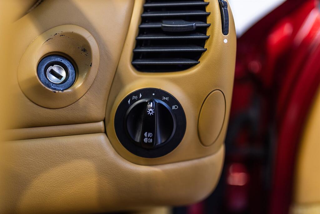 Porsche 911 view 21