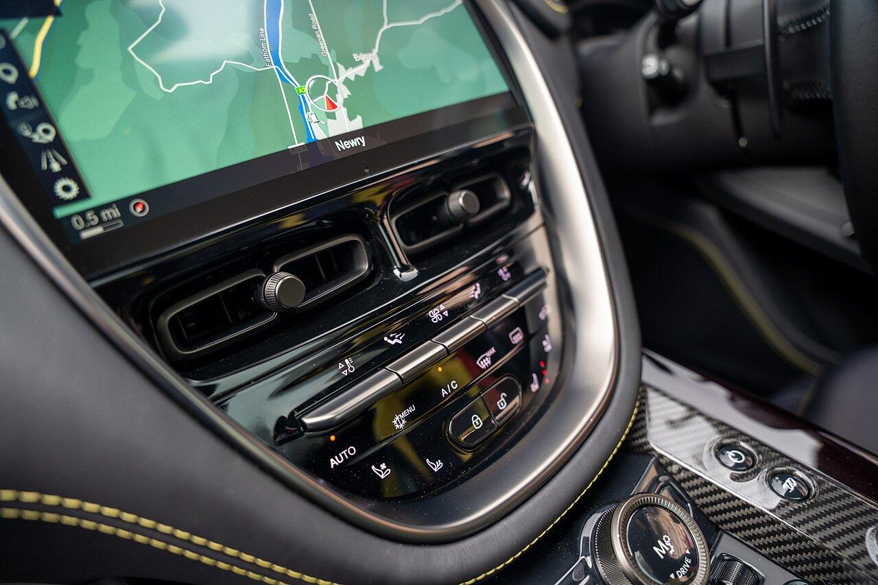 Aston Martin DBX view 77