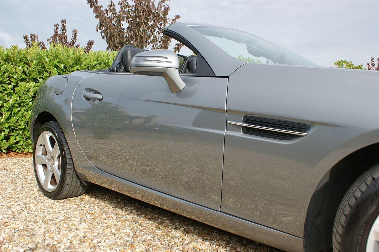Mercedes-Benz SLK view 8