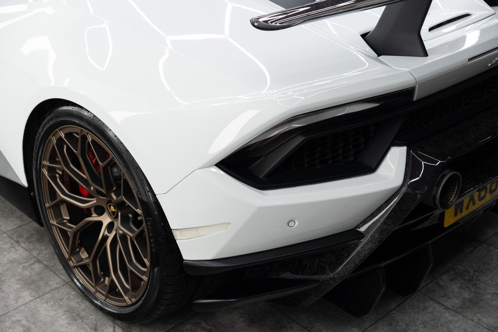 Lamborghini Huracan view 18