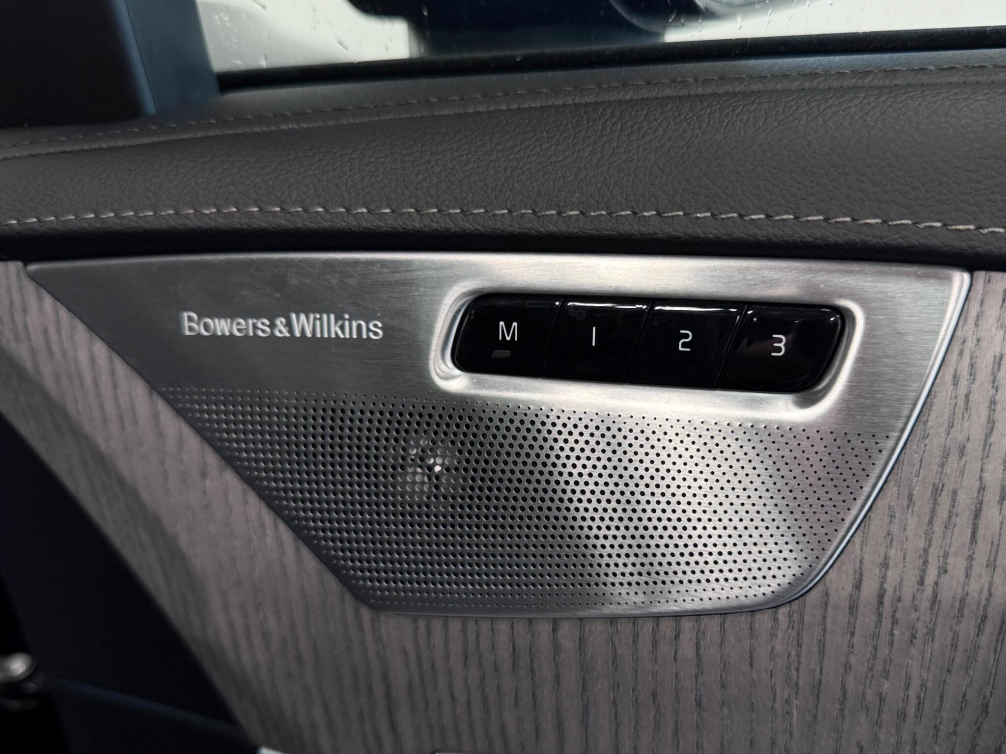 Volvo XC90 view 21