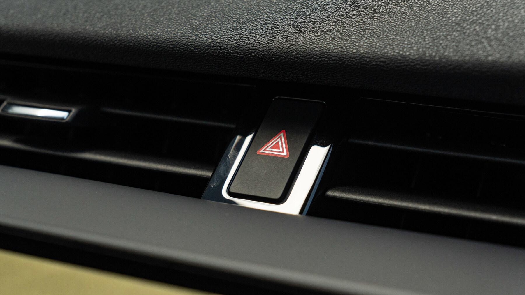 Land Rover Discovery Sport view 80