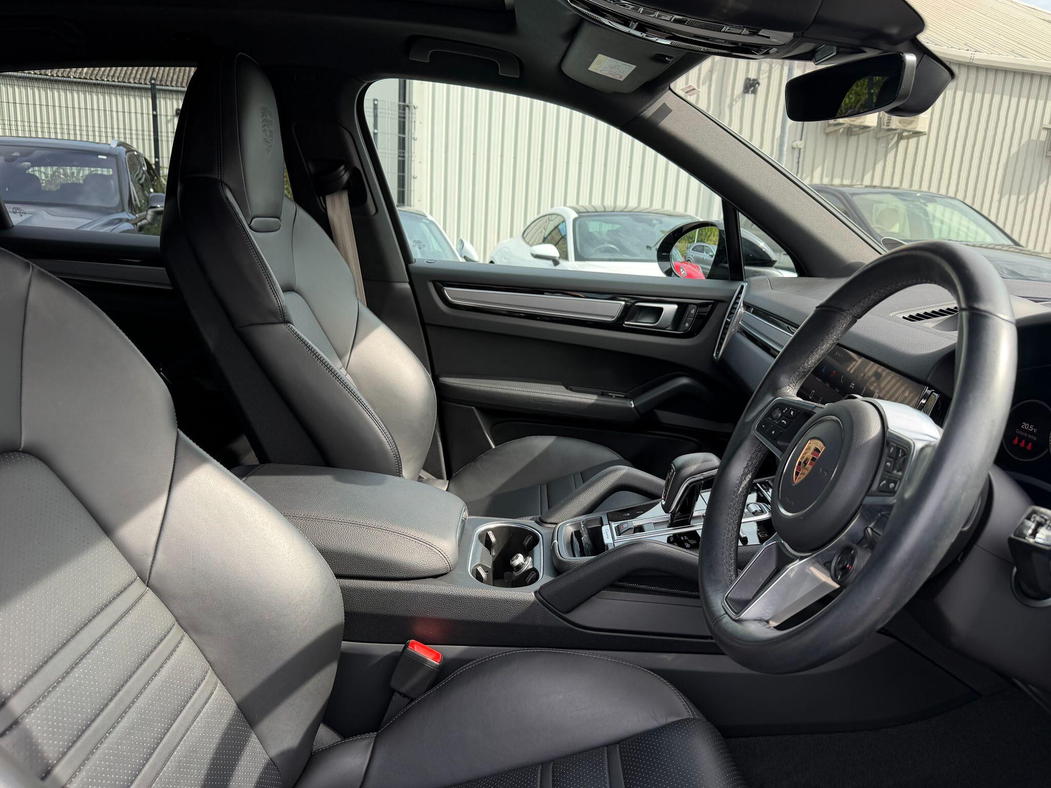 Porsche Cayenne view 43