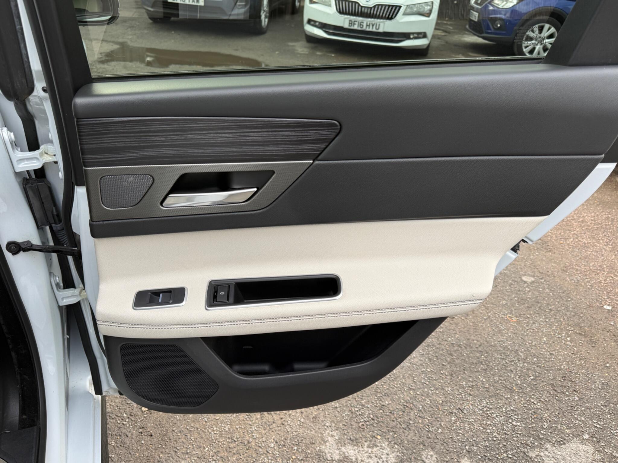 Jaguar XF - Image 35