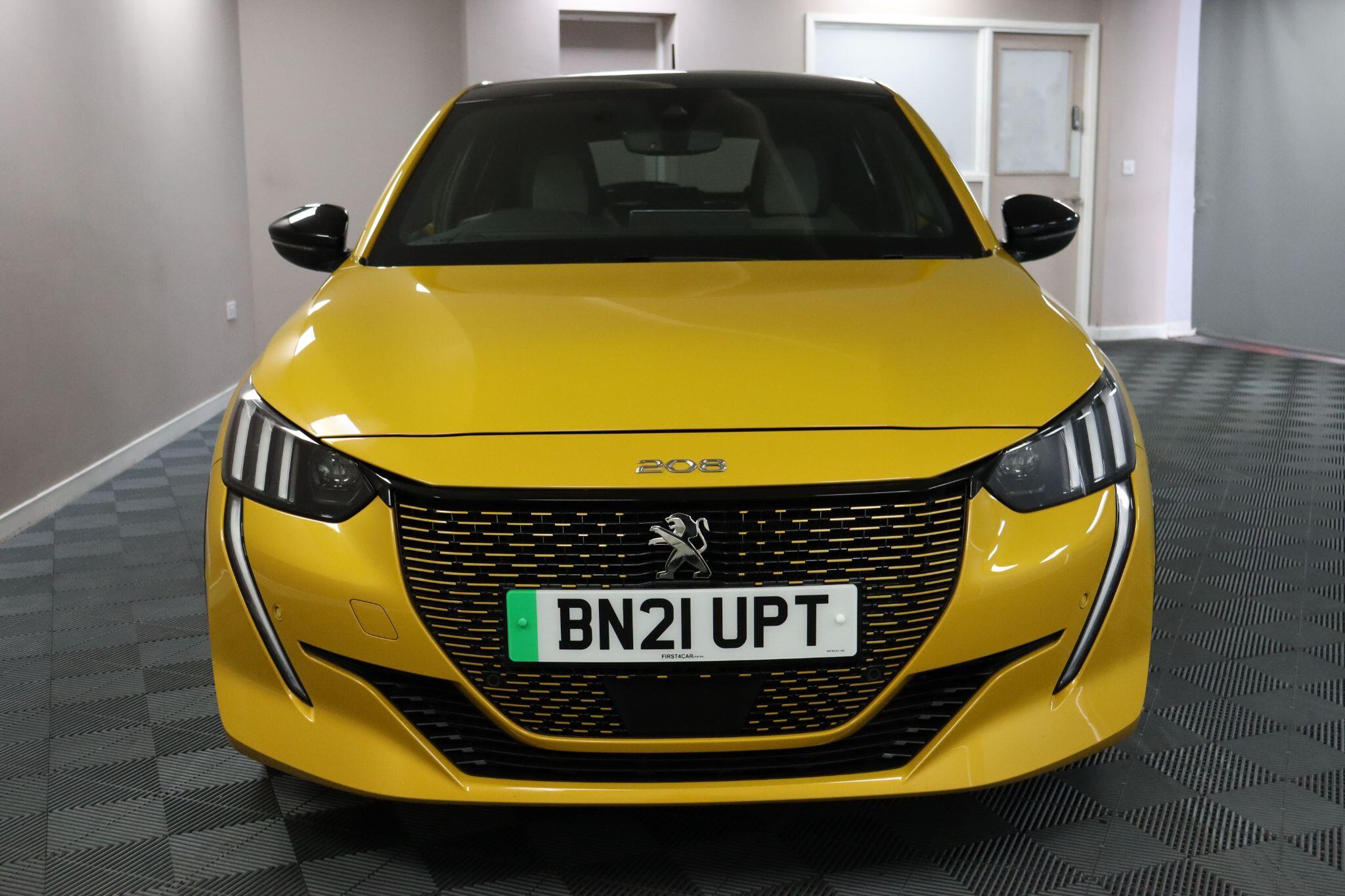 Peugeot E-208 view 2