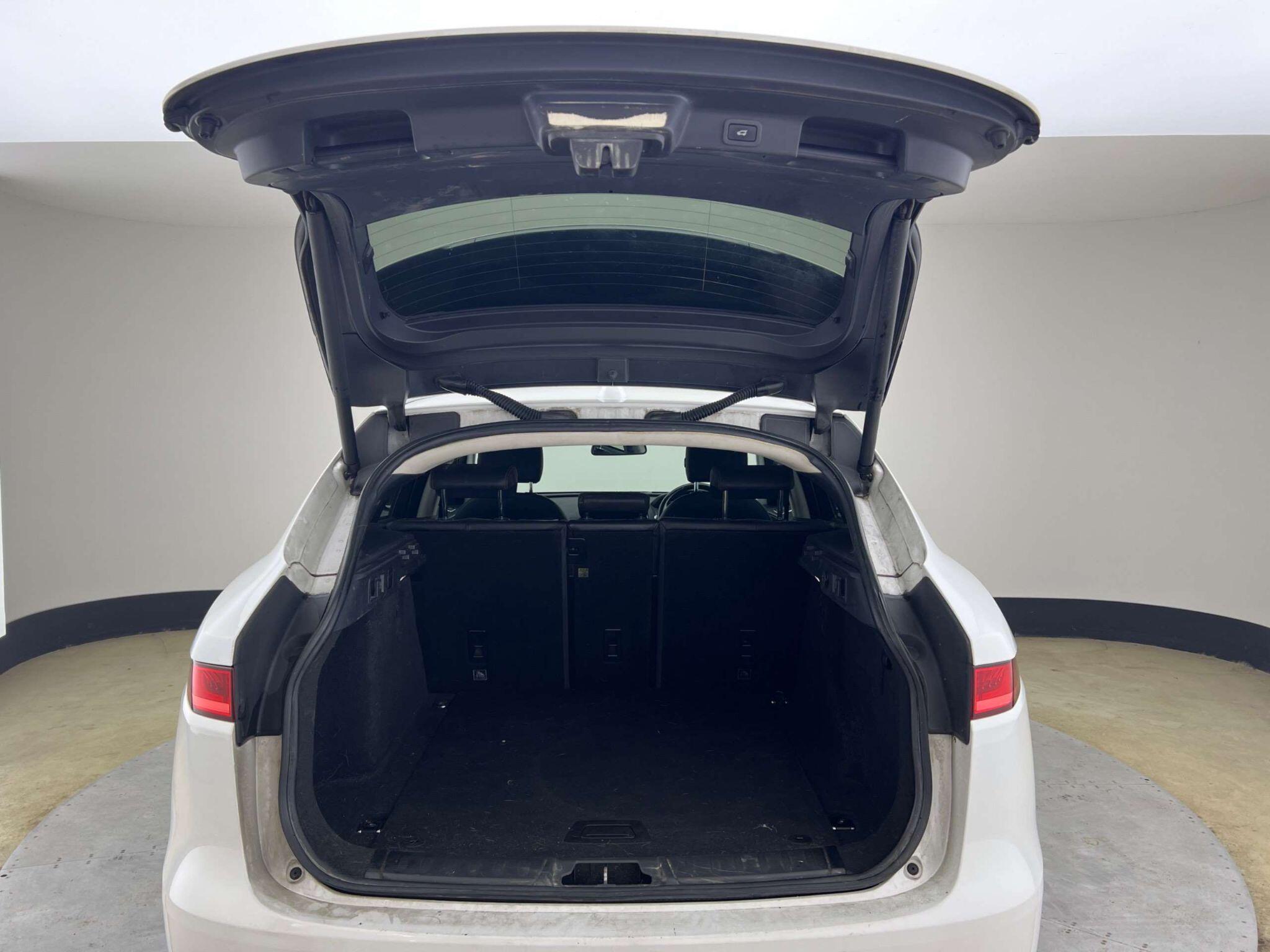 Jaguar F-Pace view 40