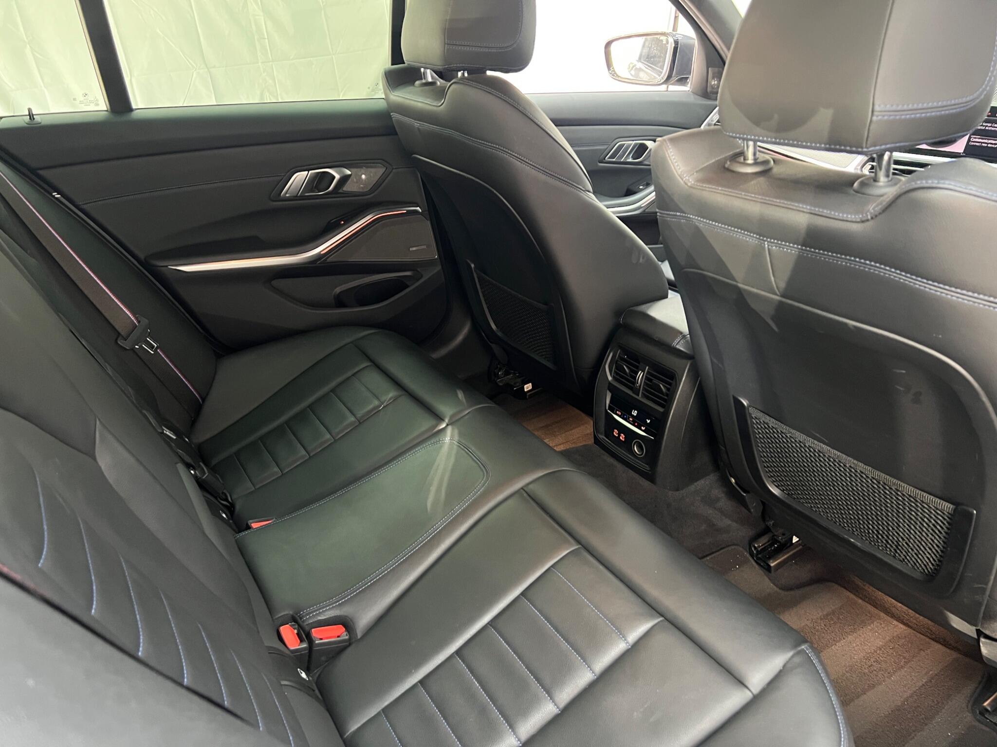 BMW 3 Series view 23