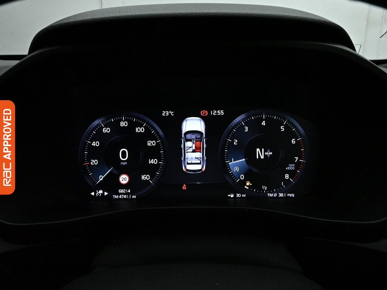 Volvo XC40 view 11