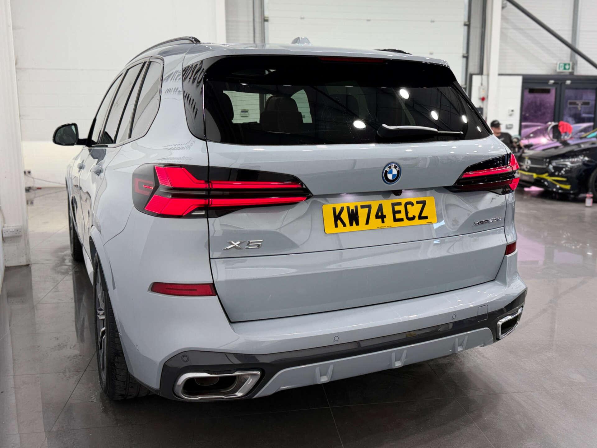 BMW X5 view 8