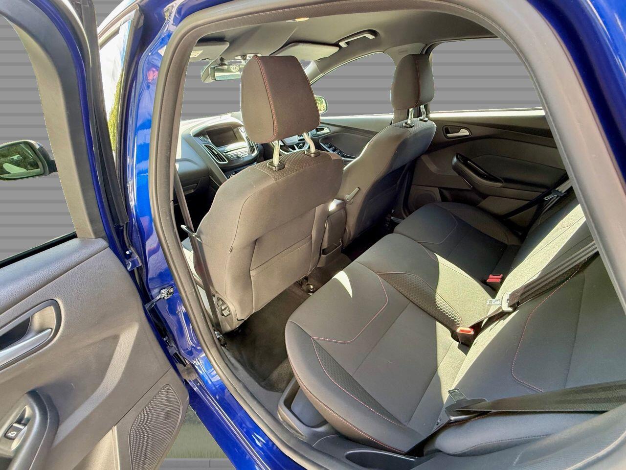 Ford Focus view 27
