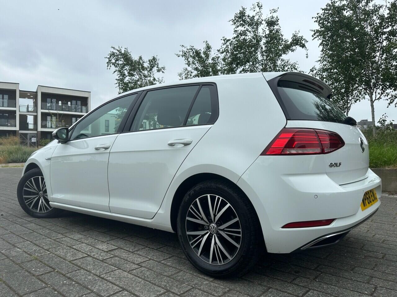 Volkswagen Golf view 17