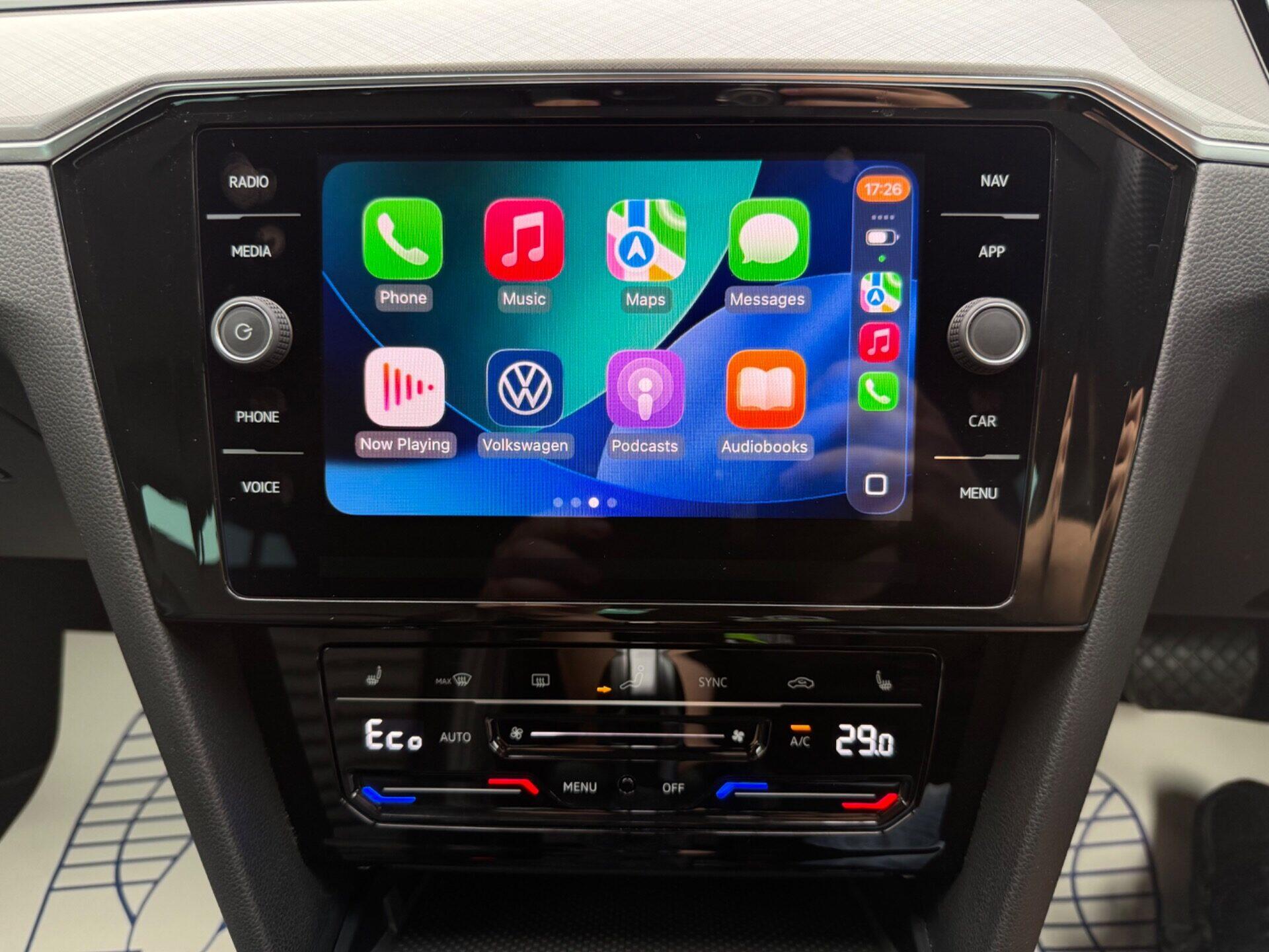 Volkswagen Passat view 4