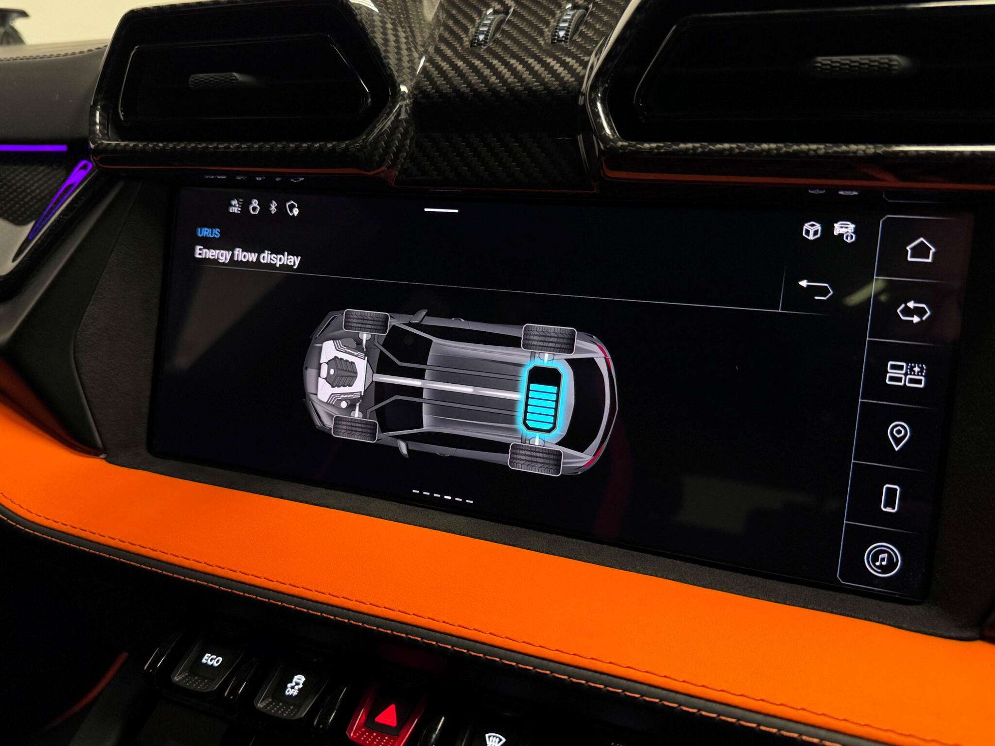 Lamborghini Urus view 68