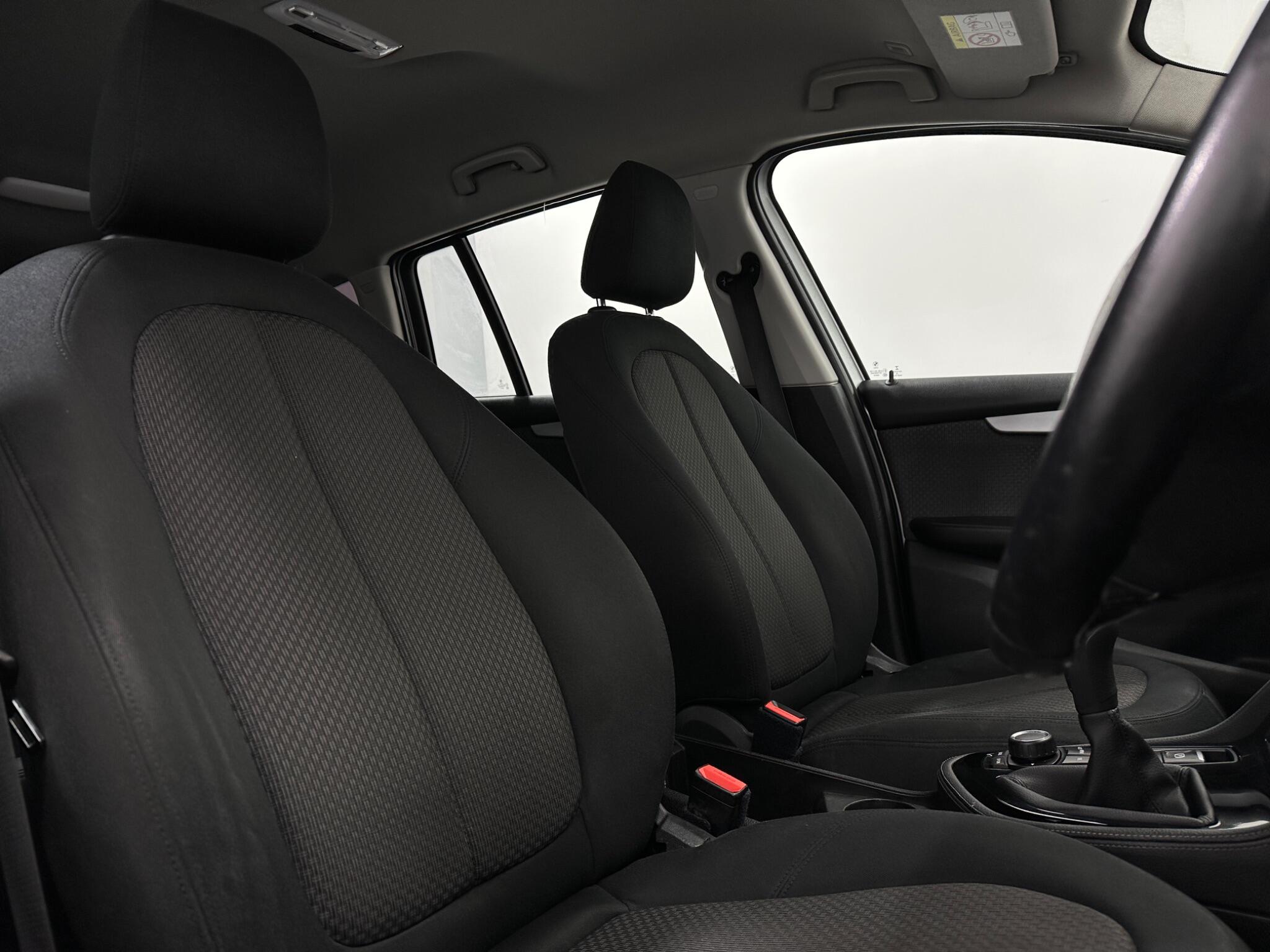 BMW 2 Series view 32