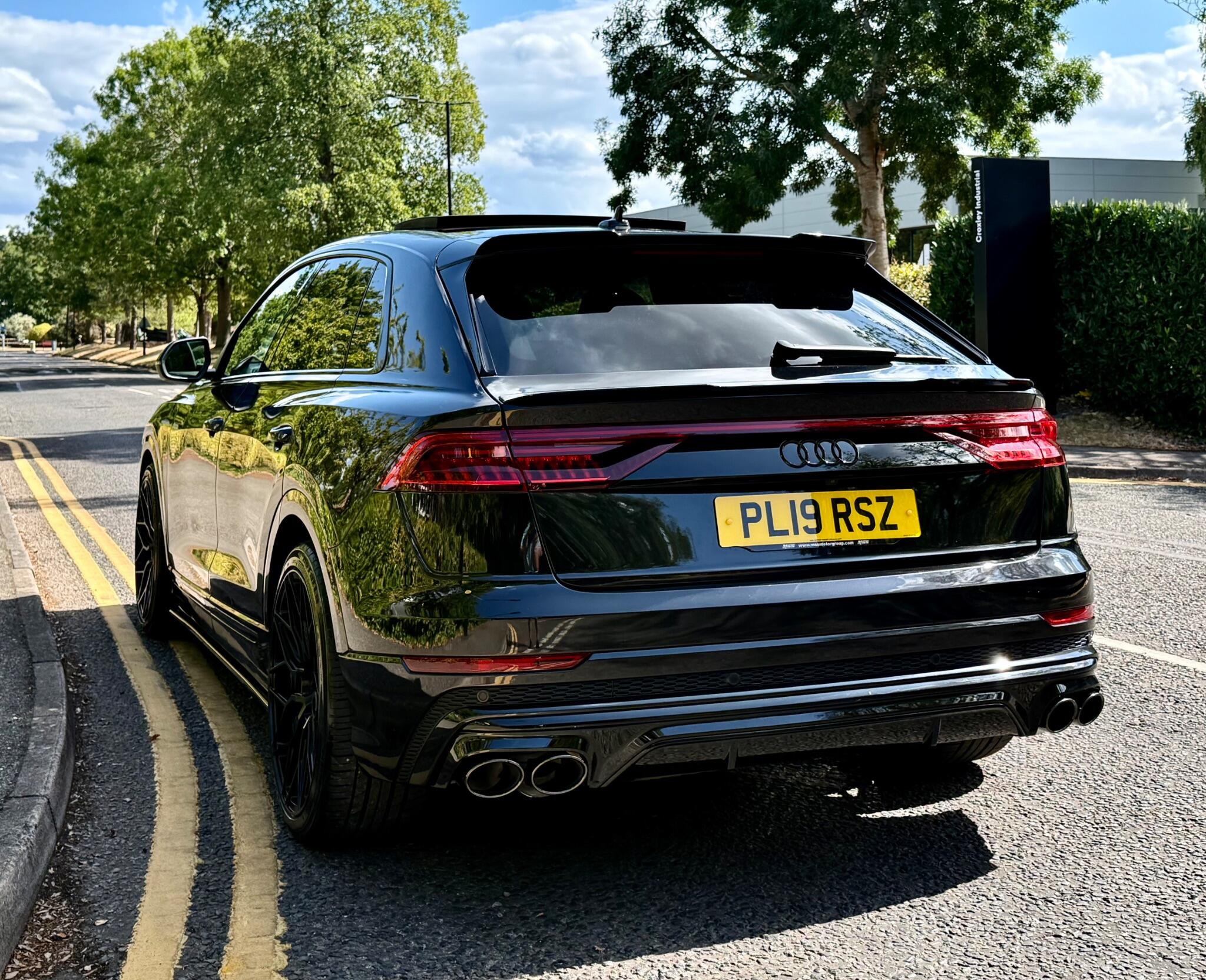 Audi Q8 view 7