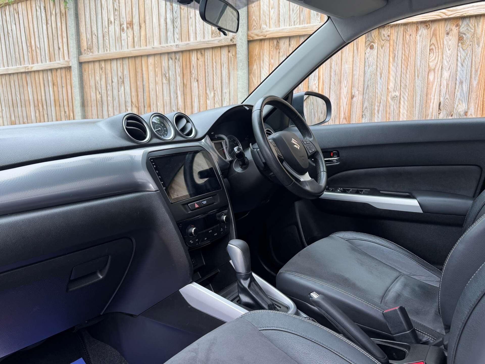 Suzuki Vitara view 3