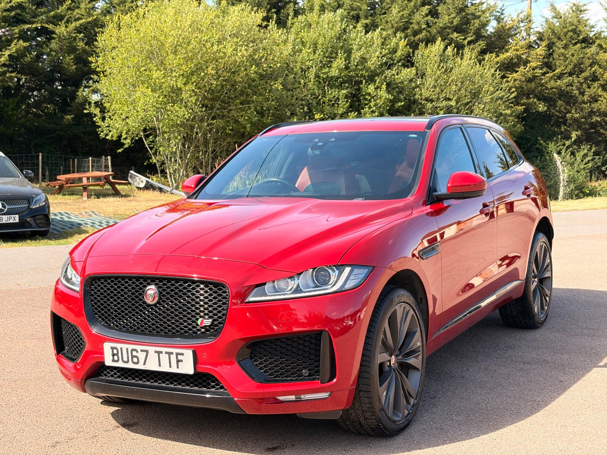 Jaguar F-Pace main image