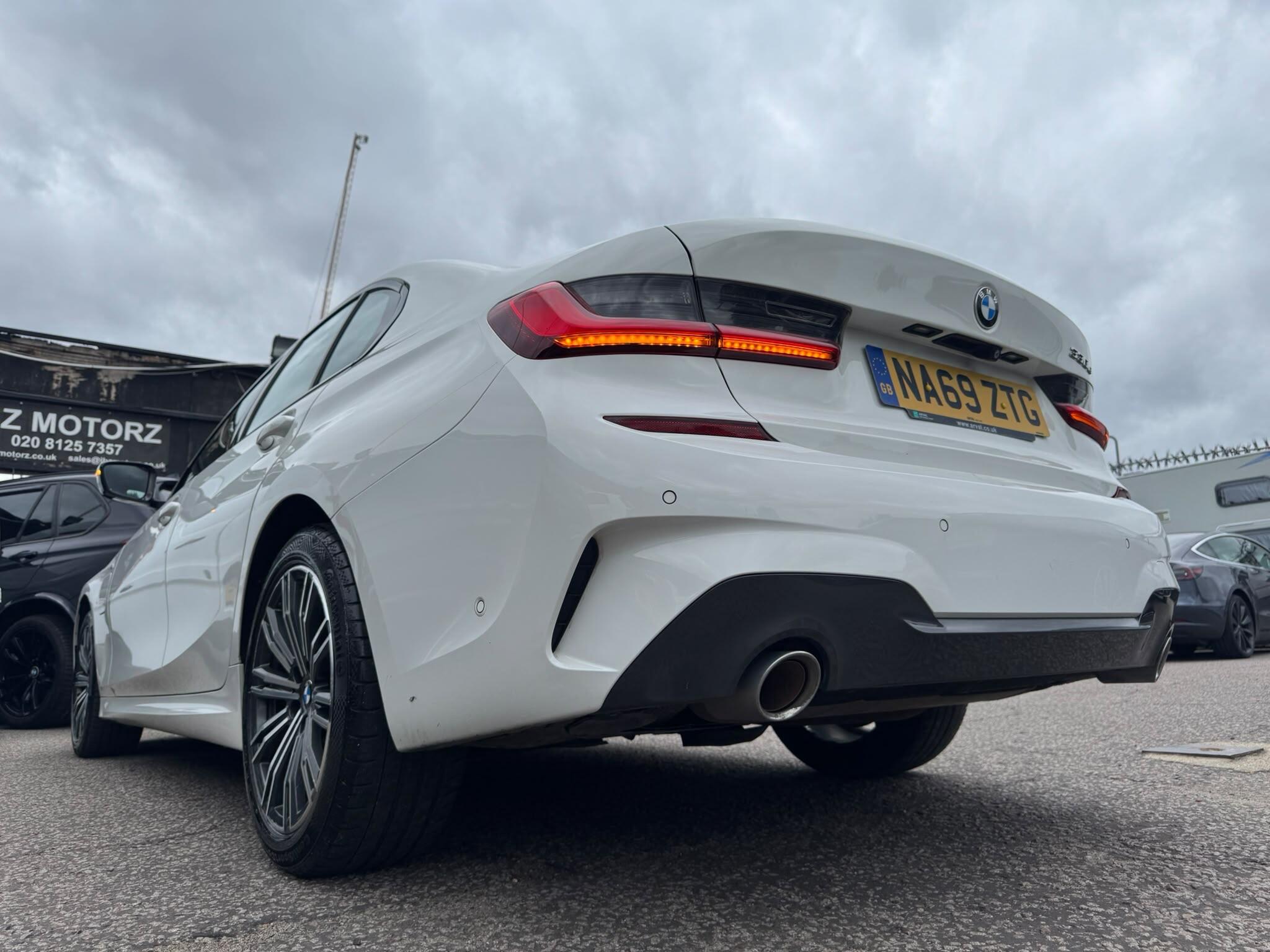 BMW 3 Series view 20