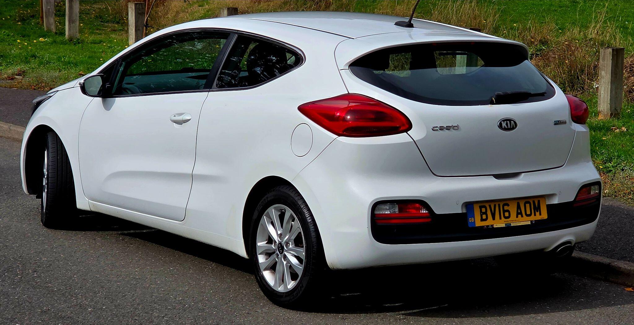 Kia ProCeed view 24