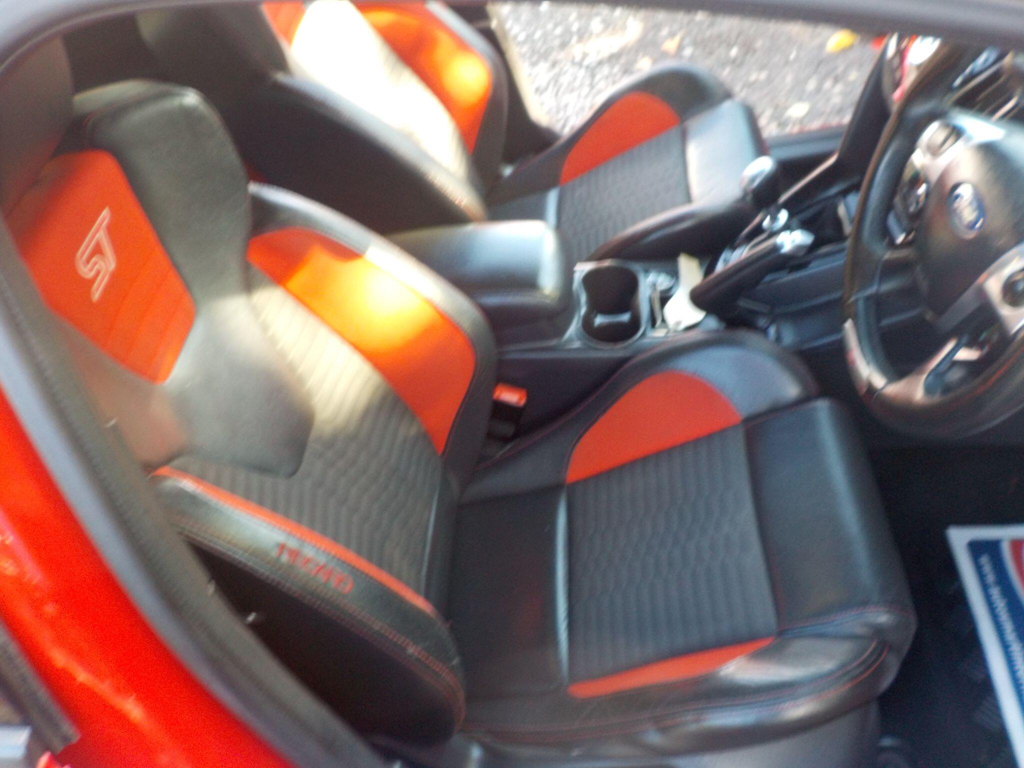 Ford Focus 2.0T EcoBoost ST-2 Euro 5 (s/s) 5dr