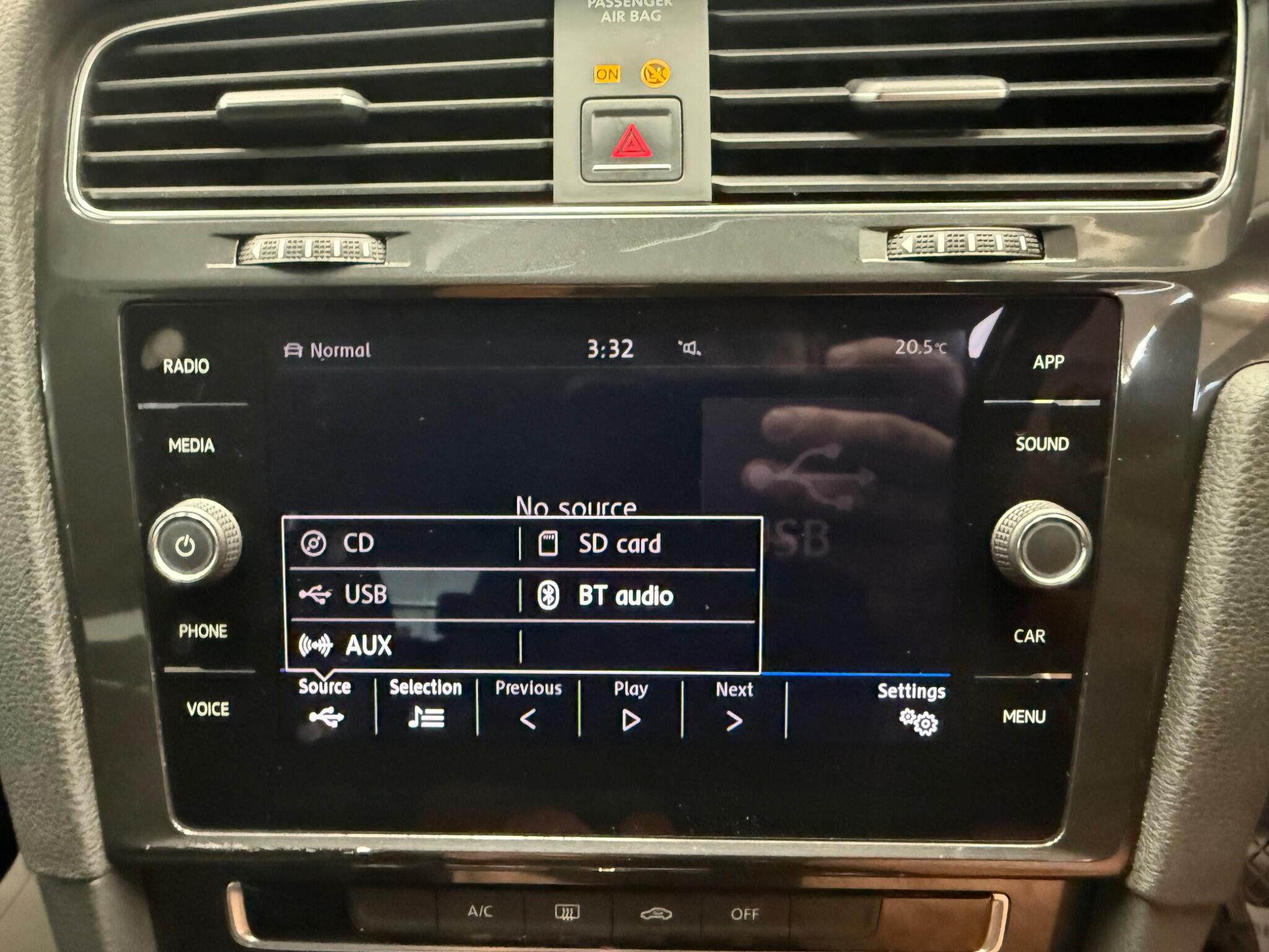 Volkswagen Golf view 20