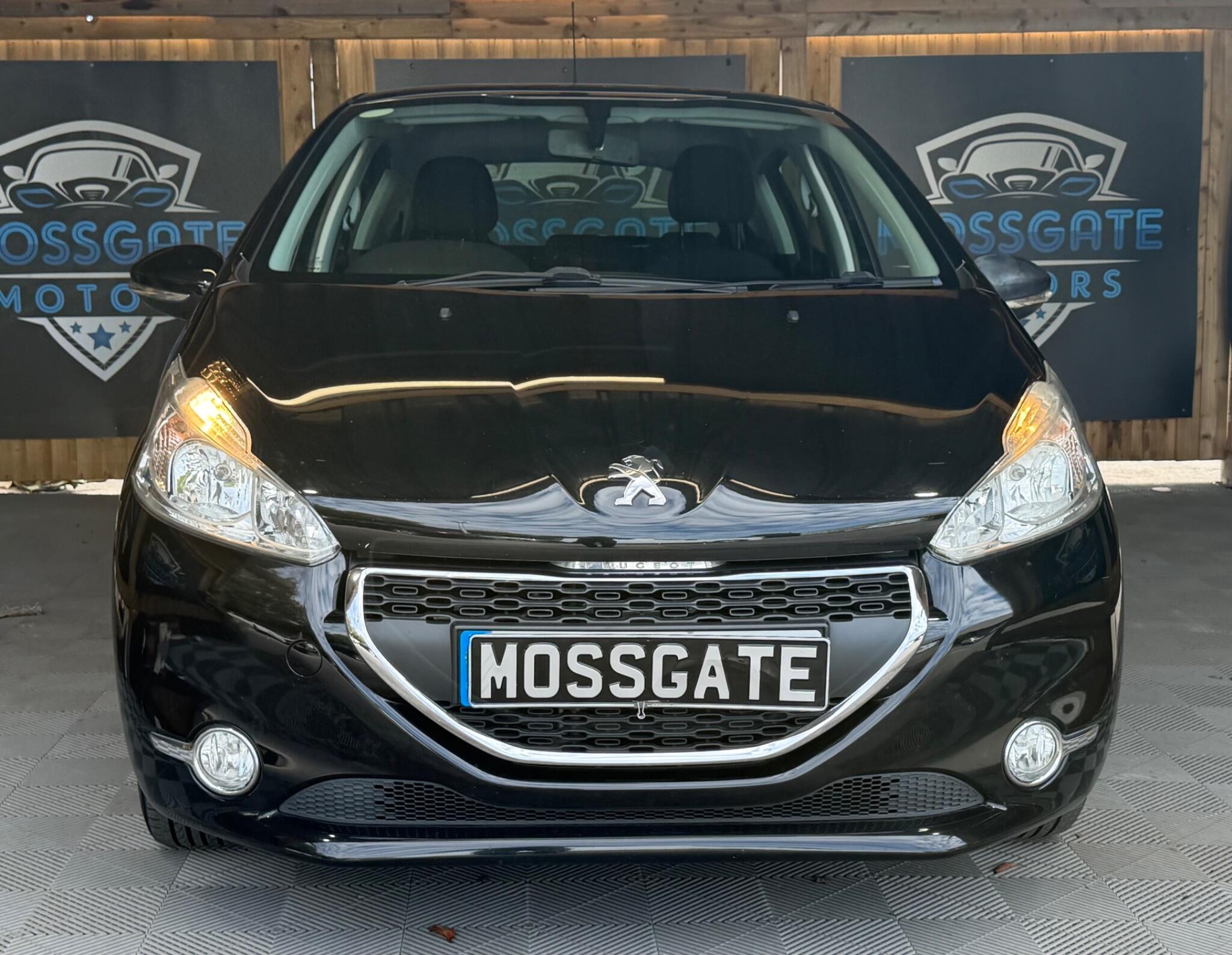Peugeot 208 view 4
