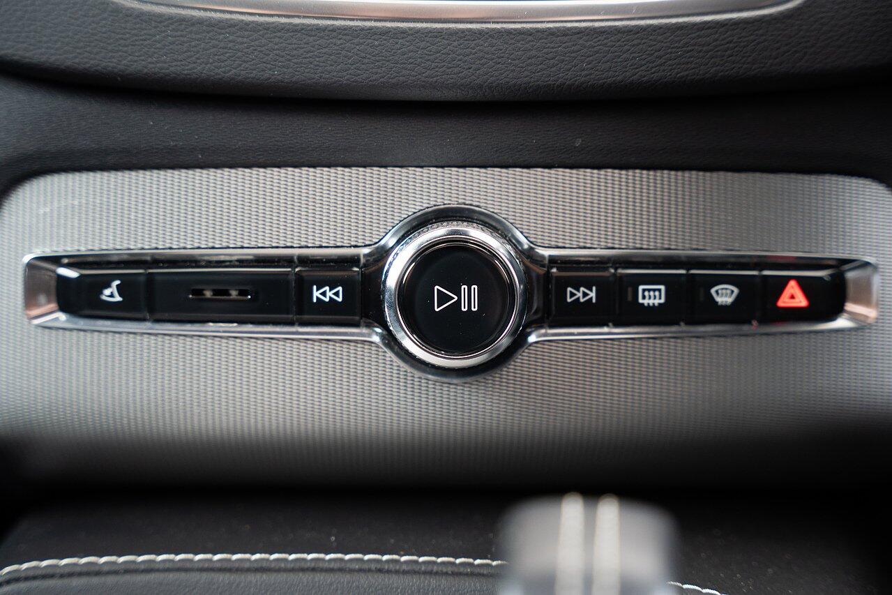 Volvo XC90 view 38