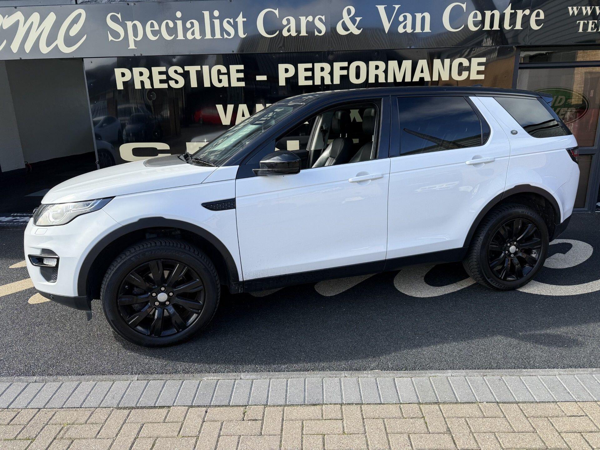 Land Rover Discovery Sport view 3