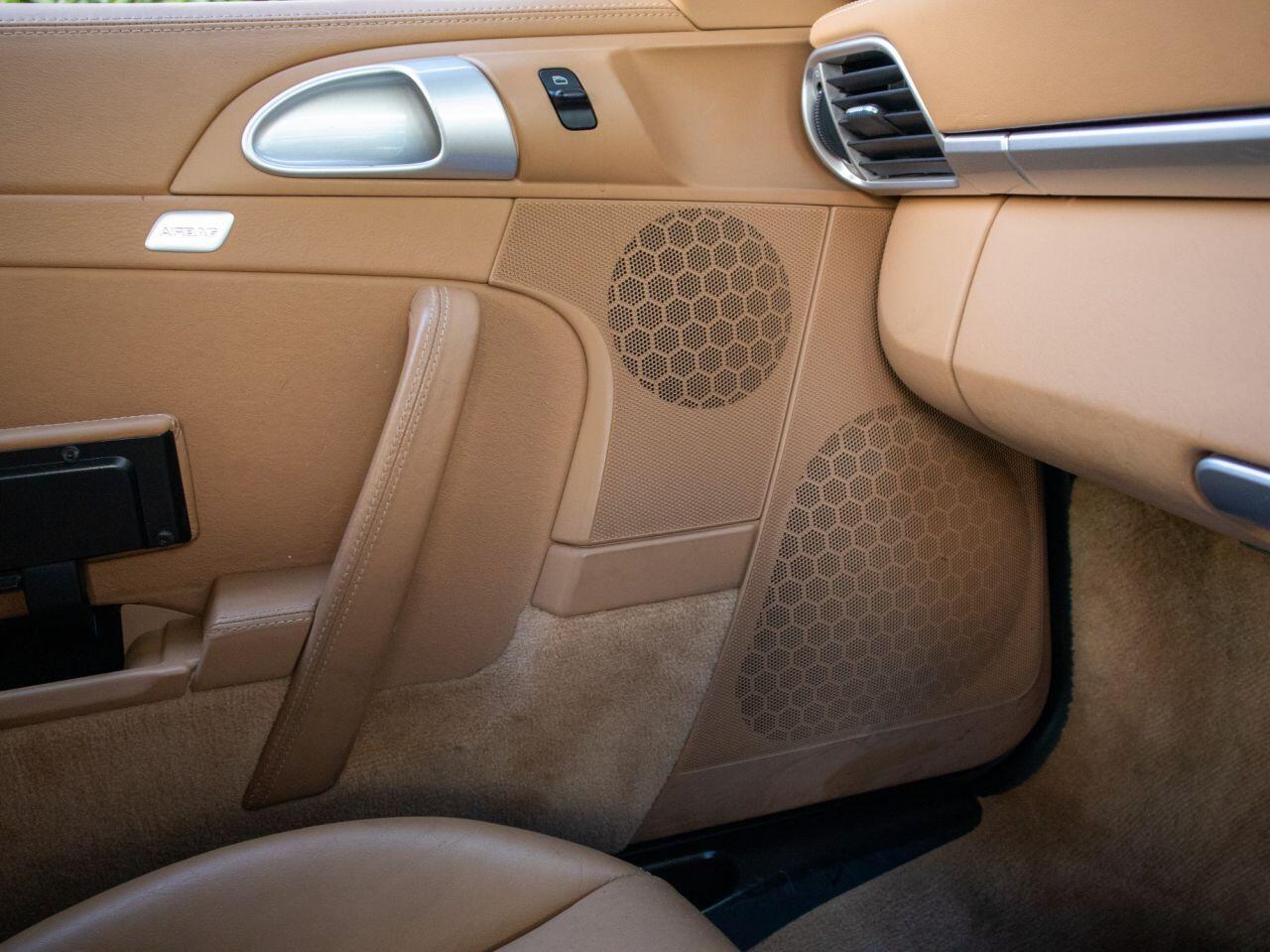 Porsche 911 view 40