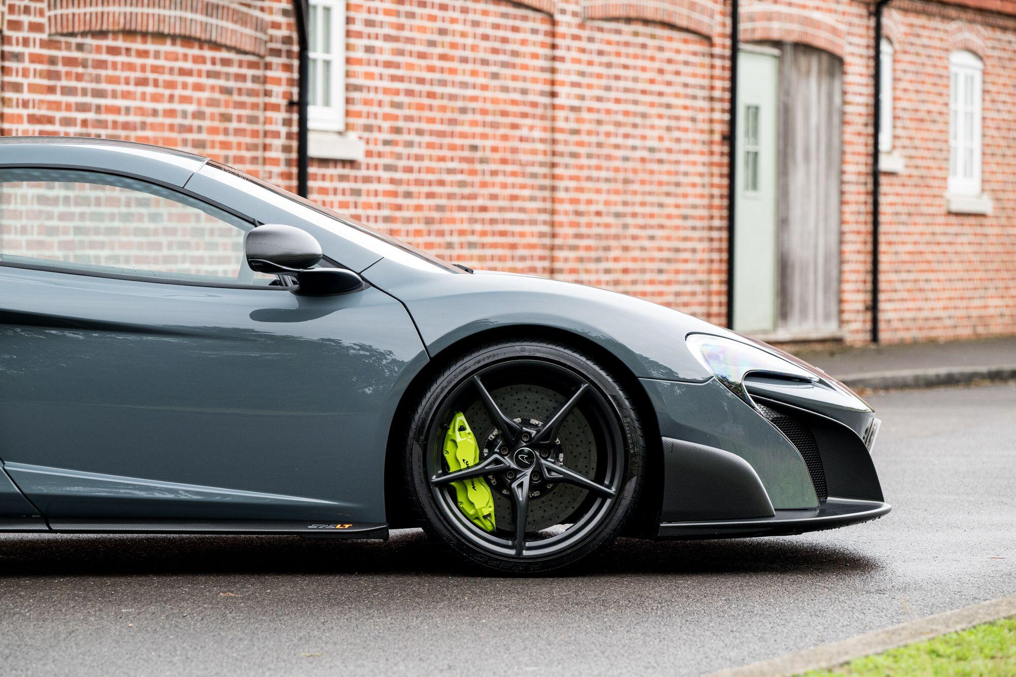 McLaren 675LT view 24