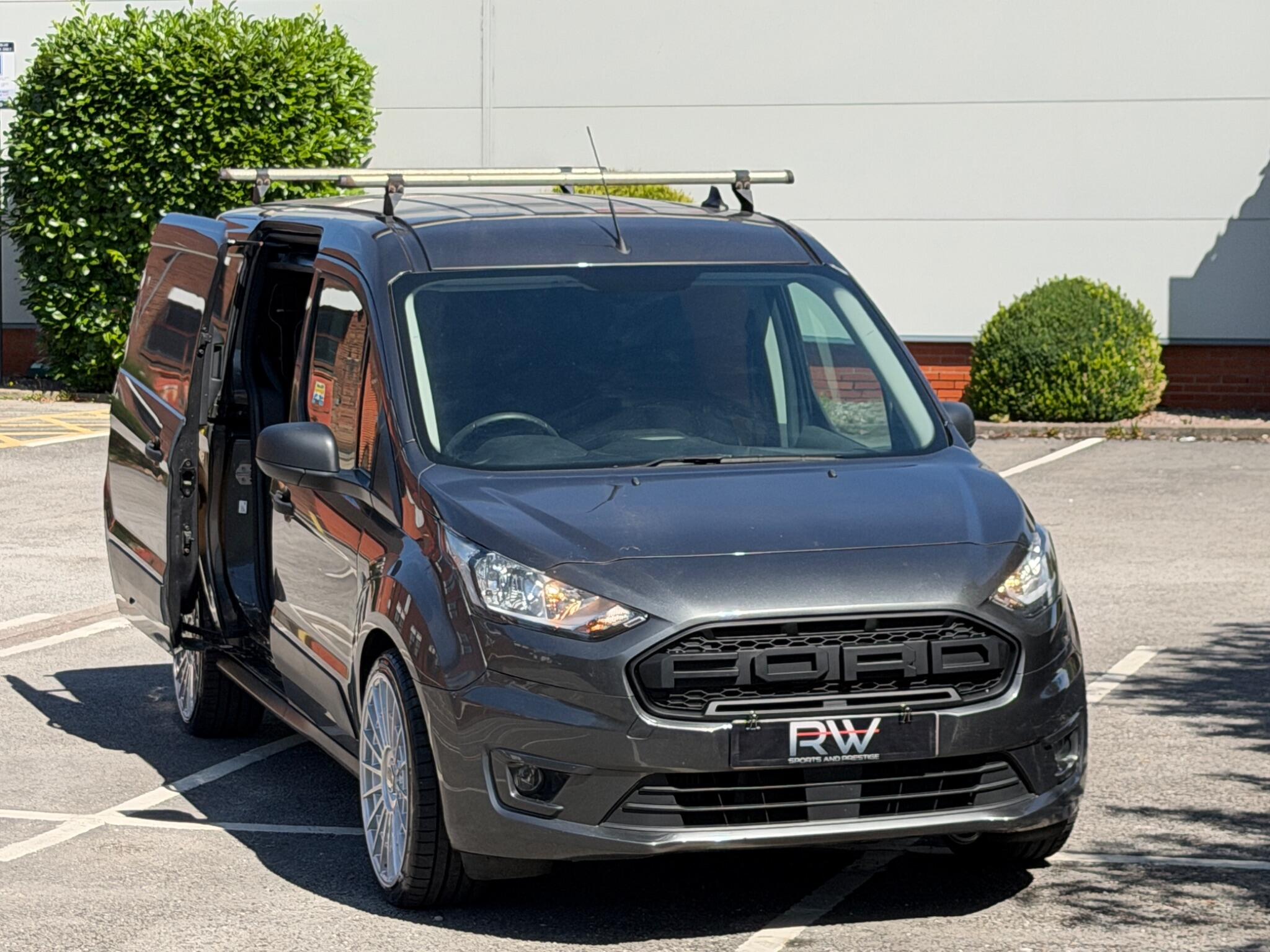 Ford Transit Connect view 42