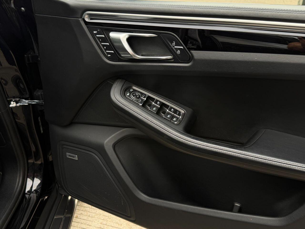 Porsche Macan view 40