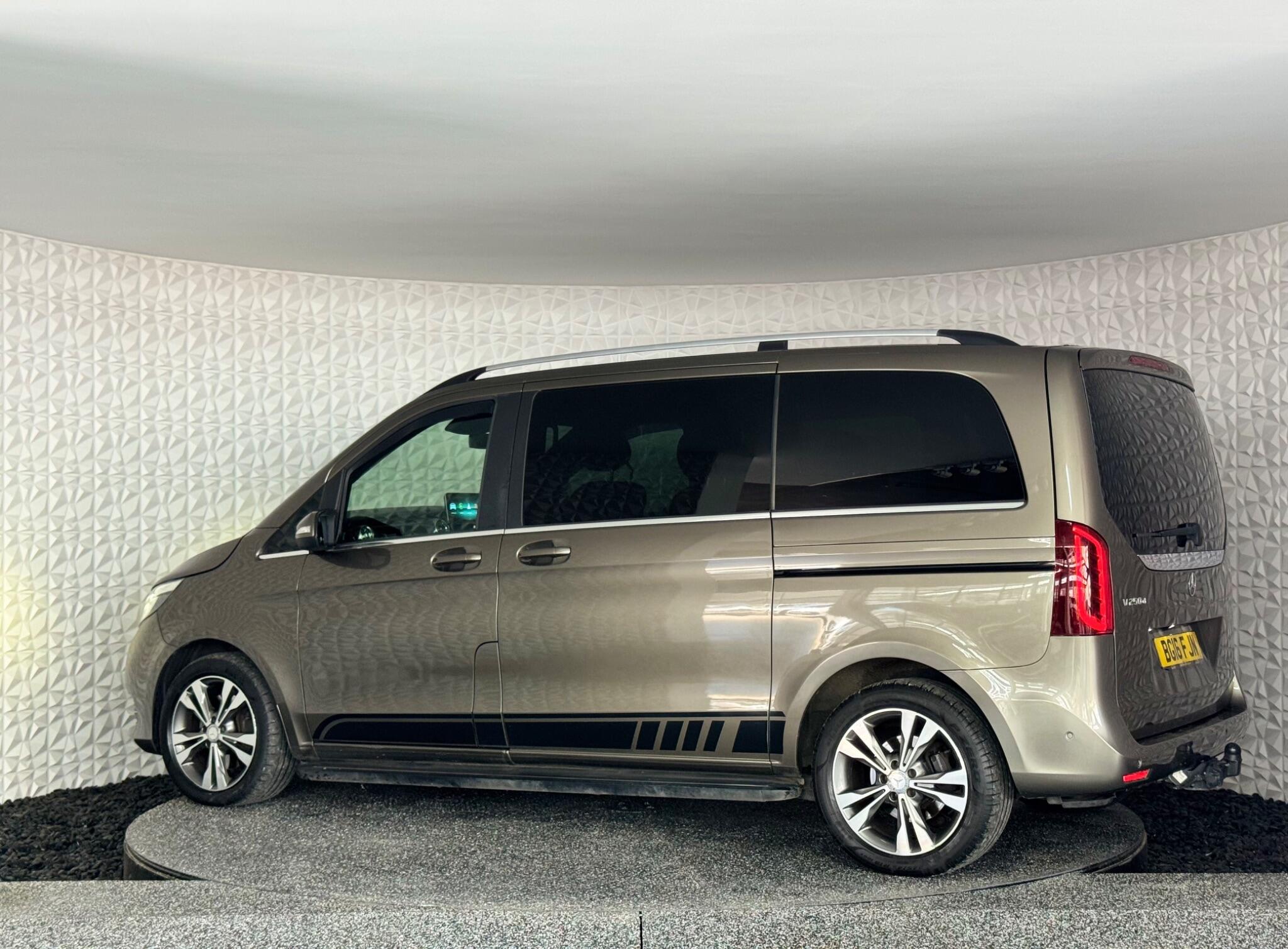 Mercedes-Benz V-Class view 20