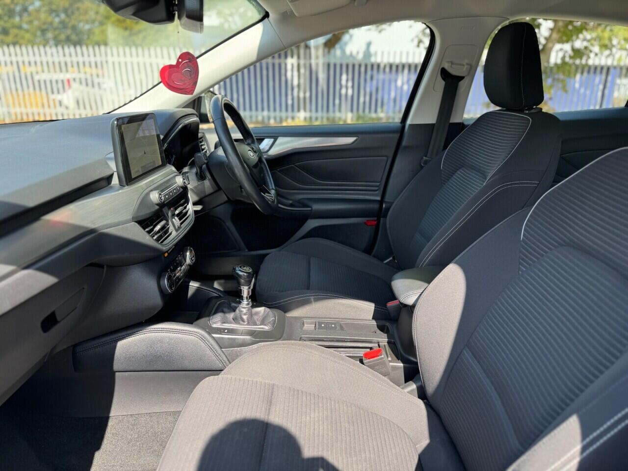 Ford Focus view 27