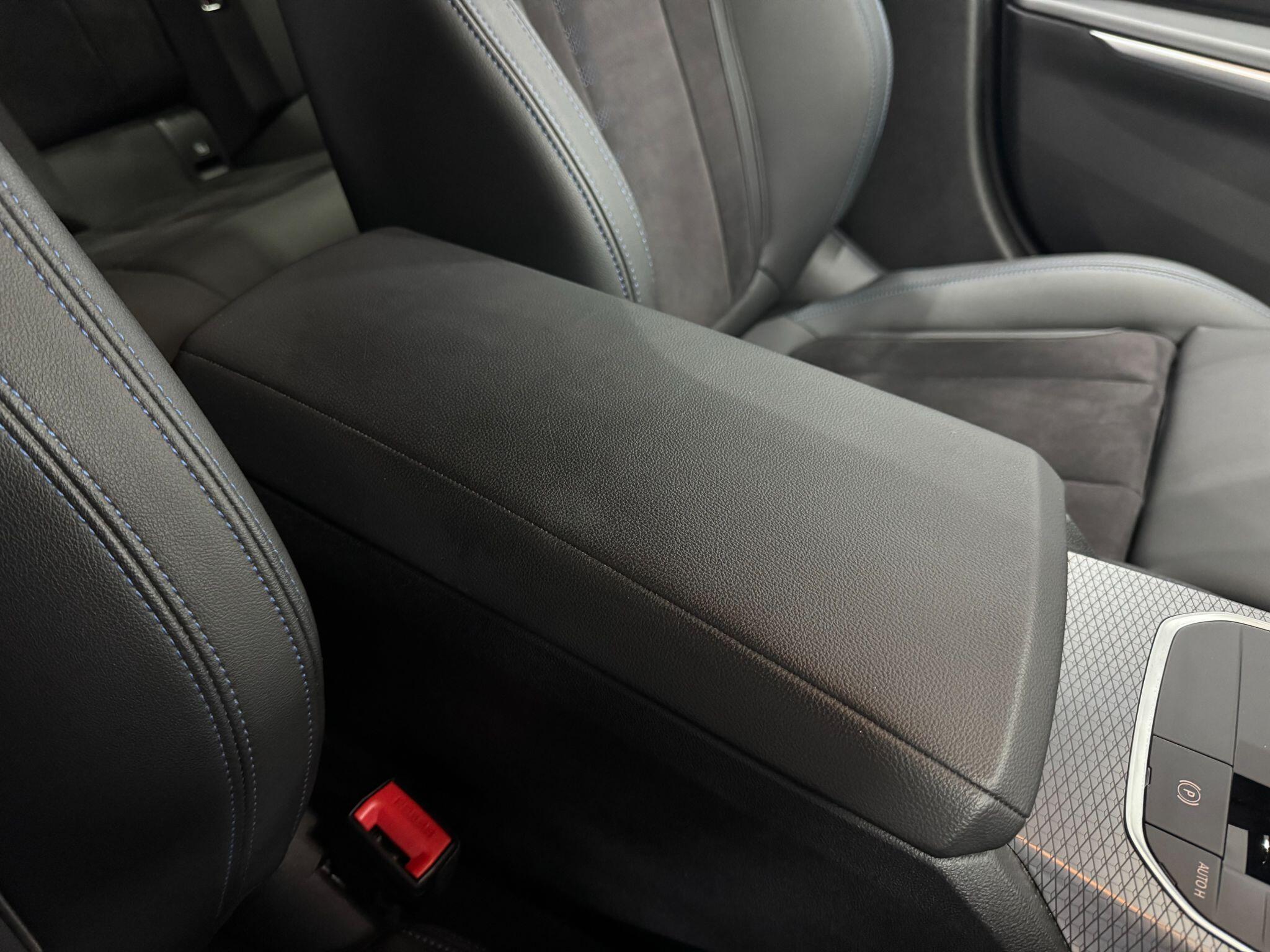 BMW 3 Series view 40