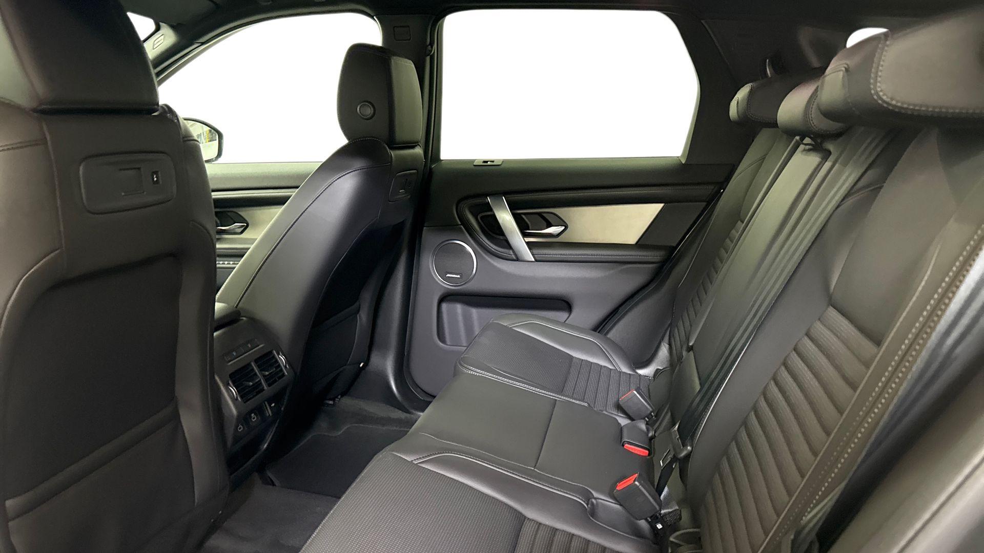 Land Rover Discovery Sport view 4