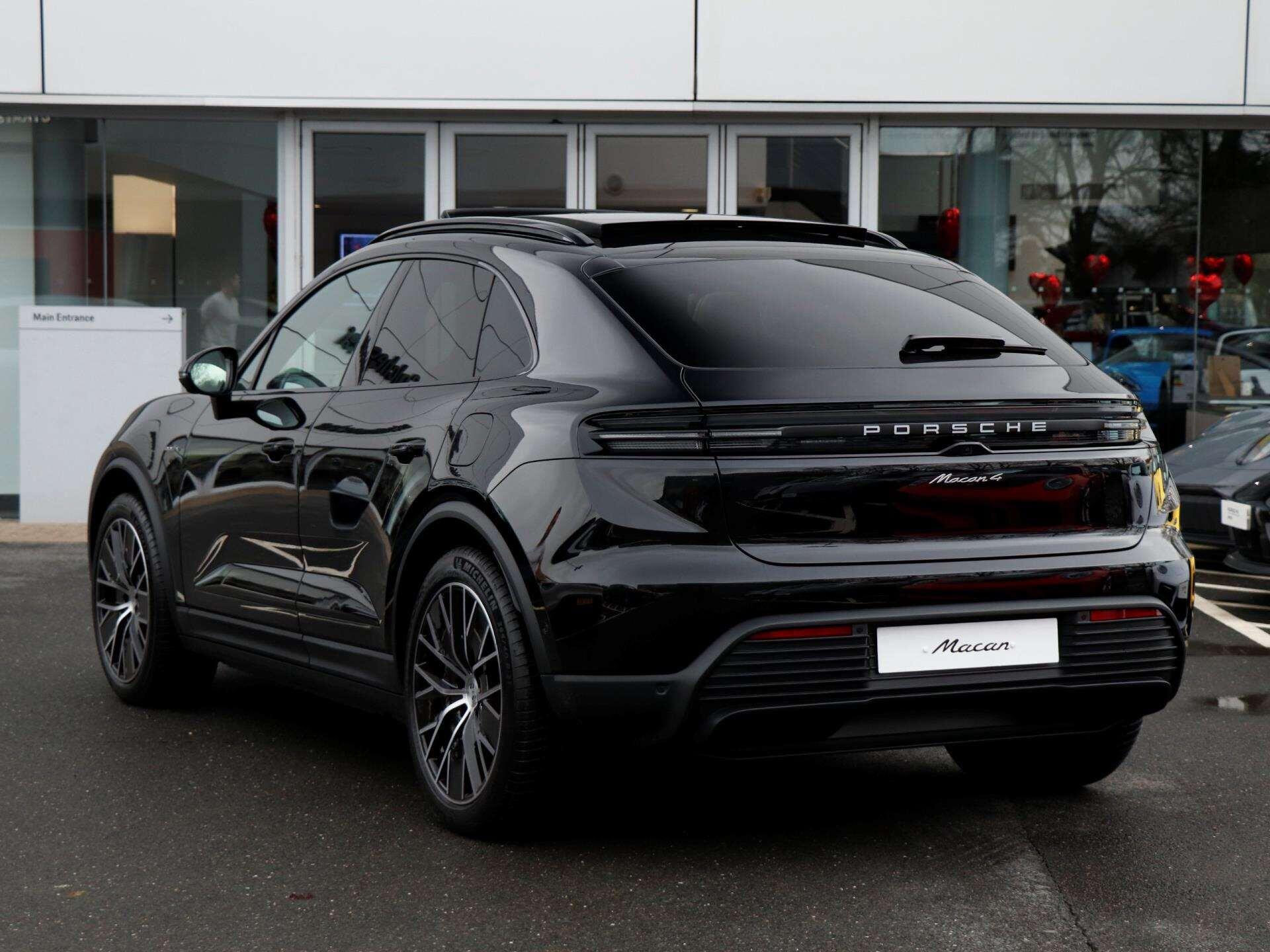 Porsche Macan view 40