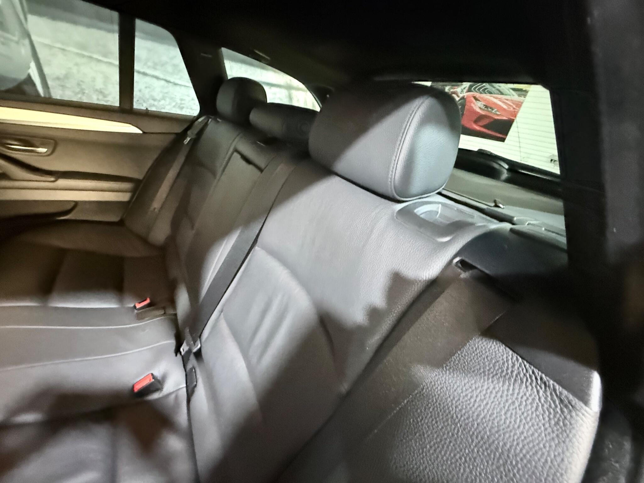 BMW 5 Series view 18