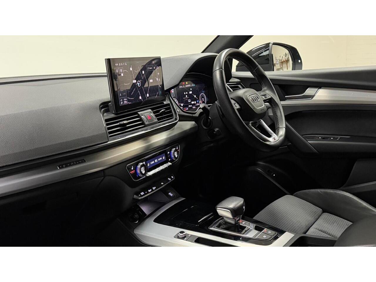 Audi Q5 view 22