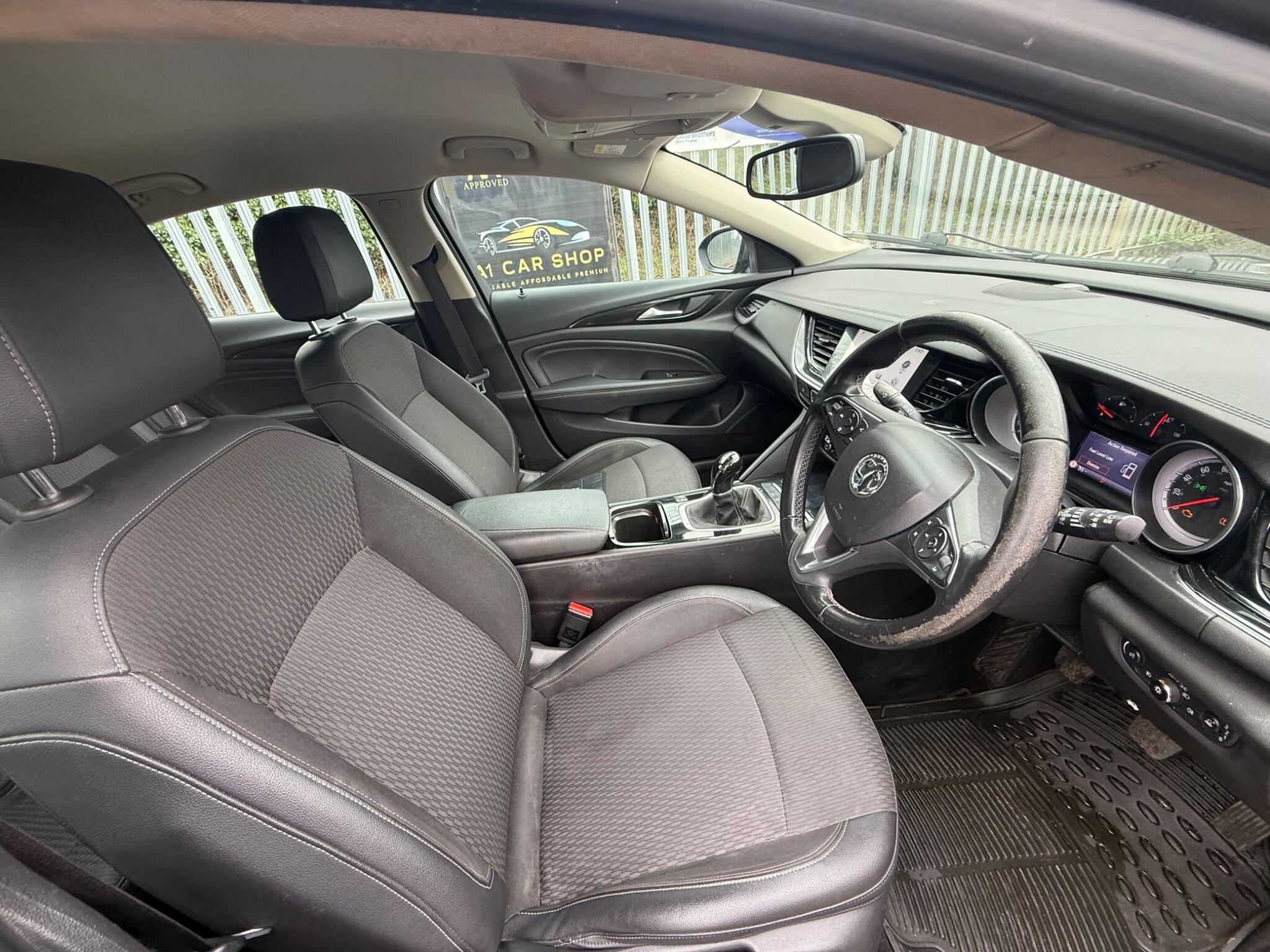 2017 Vauxhall Insignia image 8