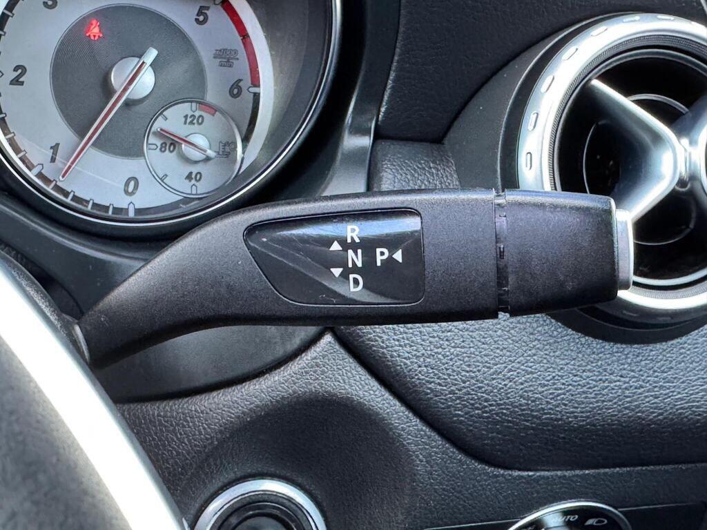 Mercedes-Benz Gla view 48