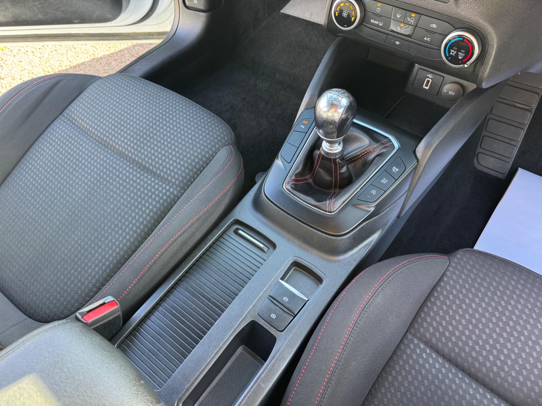 Ford Focus view 18