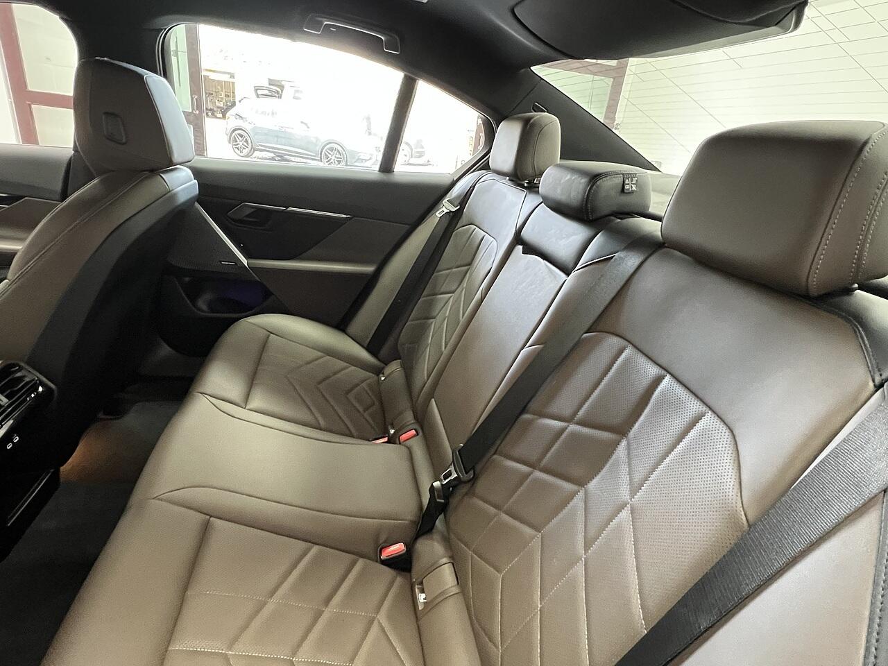 BMW I5 view 19