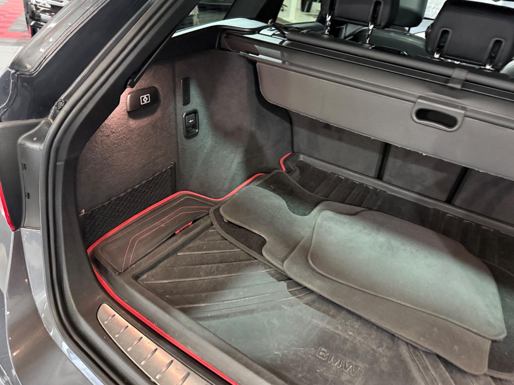 BMW 3 Series view 25