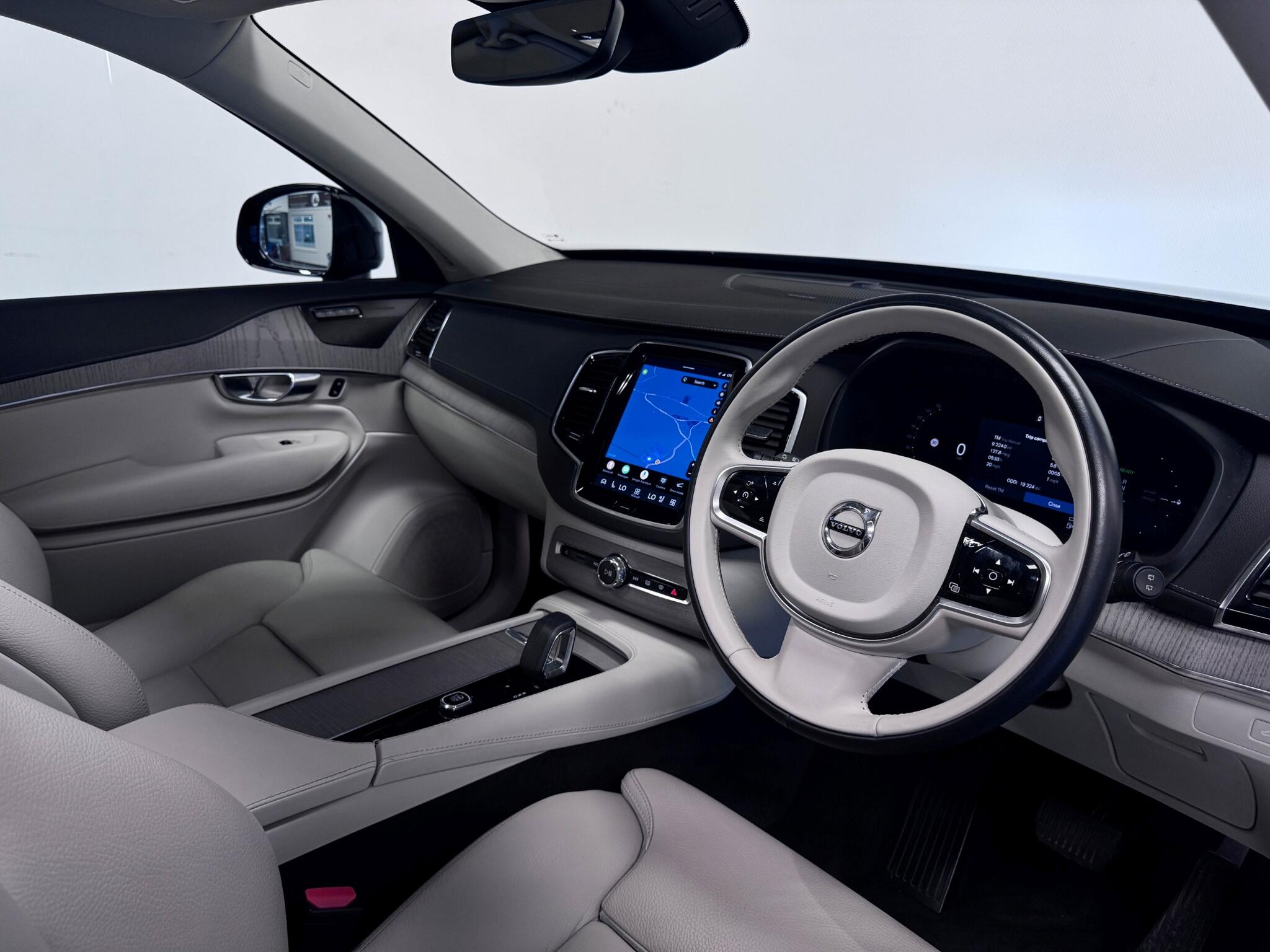 Volvo XC90 view 38