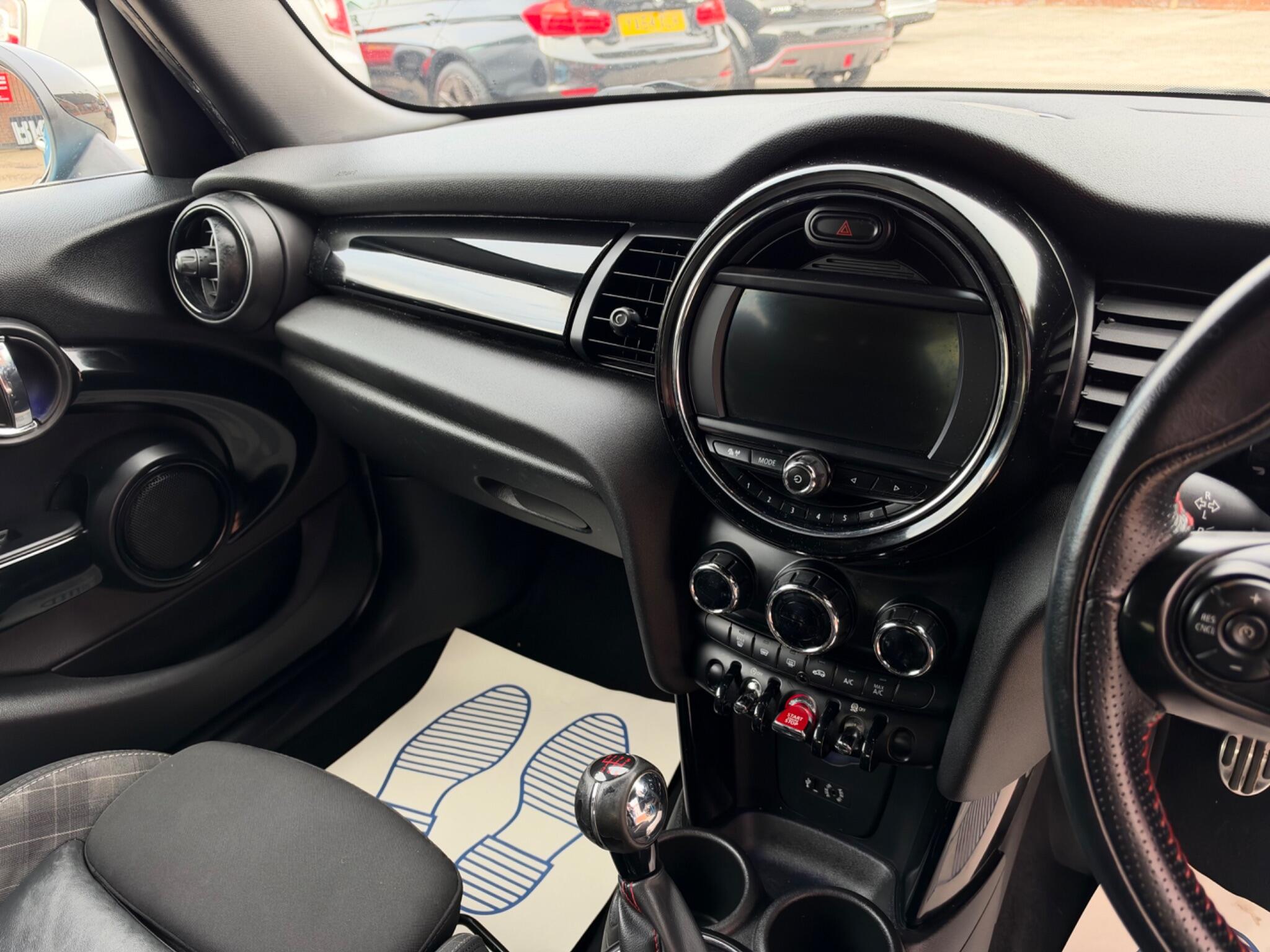 Mini Hatch view 12