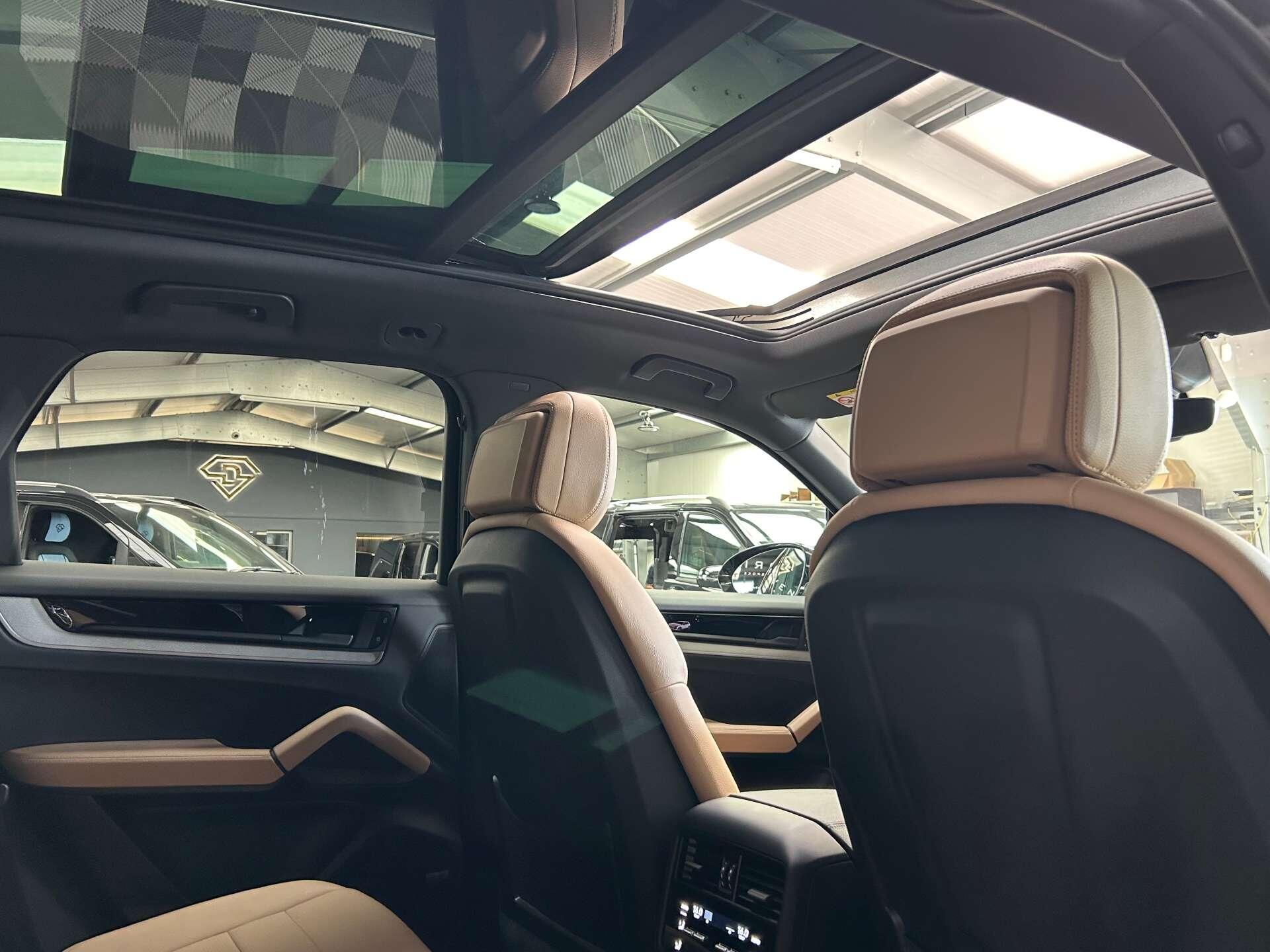 Porsche Cayenne view 25
